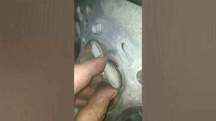 Люфт клапанов в направляющих М54