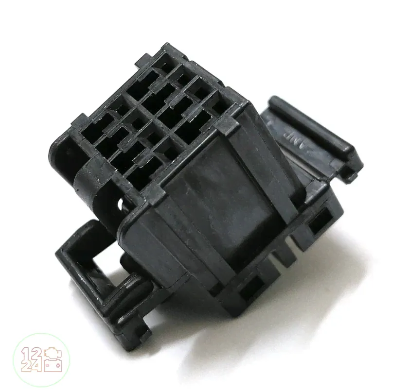 AMP 174044-2 Разъем гнездовой 8 PIN серии MultiLock PLUG 040-0