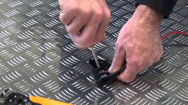 How to Wire up a 50 Amp, 2 Pin Trailer Plug & Socket  - KT Cables
