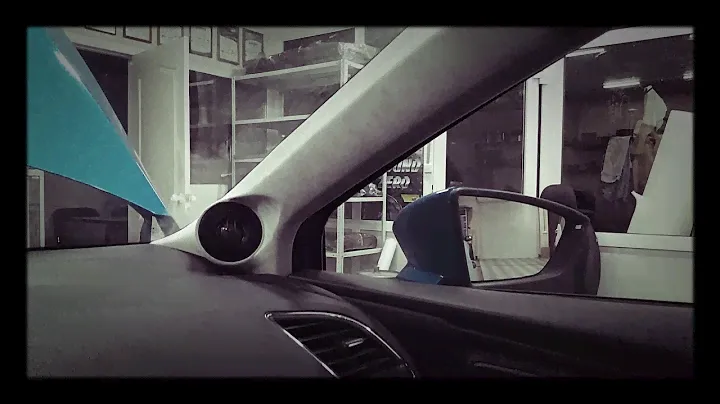 Seat Leon FR: трёхполоска с сабом.