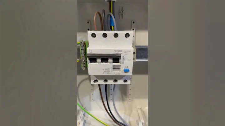 16 amp 4 pin sockets . What's the problem here ?