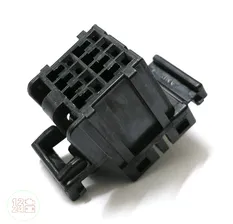 AMP 174044-2 Разъем гнездовой 8 PIN серии MultiLock PLUG 040