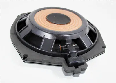 Установка акустики AMP SW-200BMW